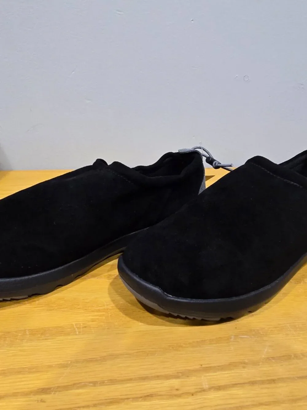 BEARPAW Jack Men’s Slip‐On Shoes – Black – Size 10 – New With Box